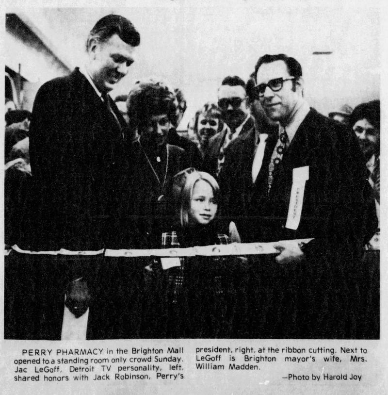 Brighton Mall - Nov 3 1971 Photo (newer photo)